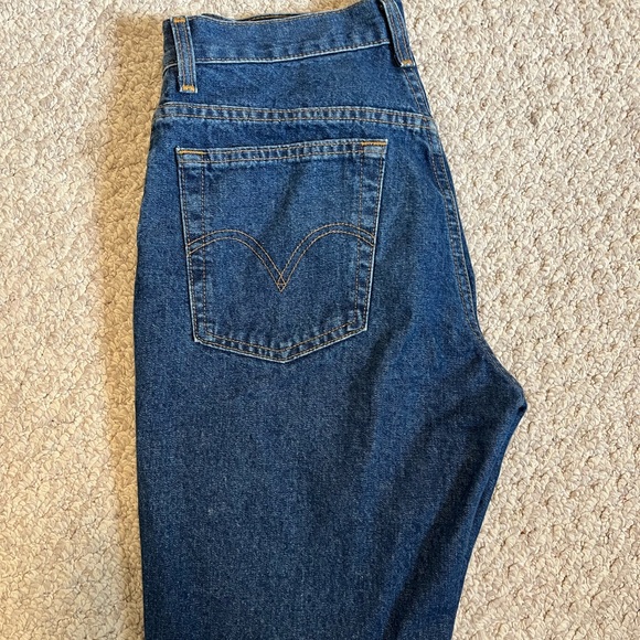 Vintage Levi’s dark wash jeans - Picture 7 of 7